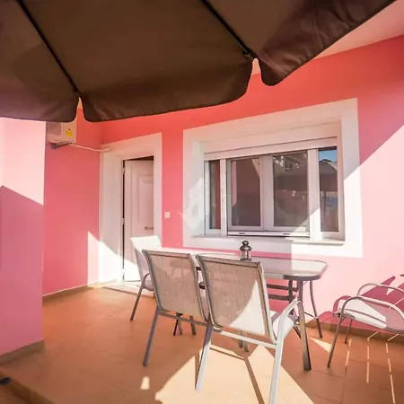 Apartment Mirage By The Sea