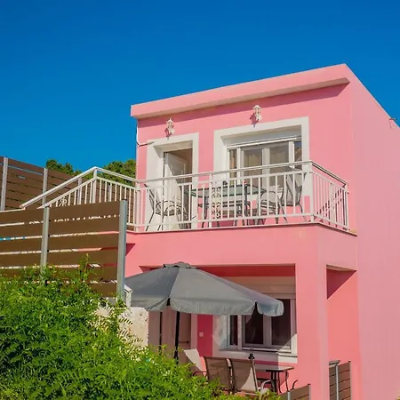 Mirage By The Sea Apartment *